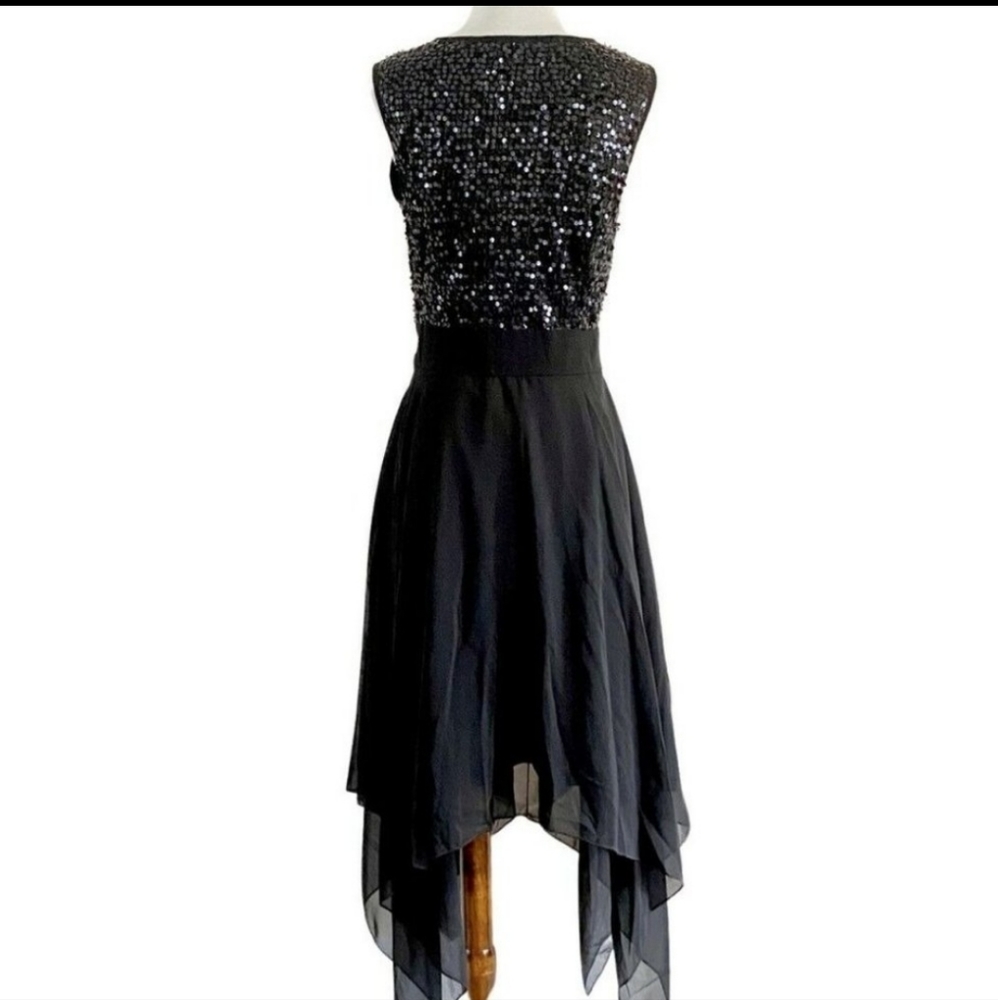 VENUS Black High-Low Cocktail Dress with V-Neck - Picture 3 of 13